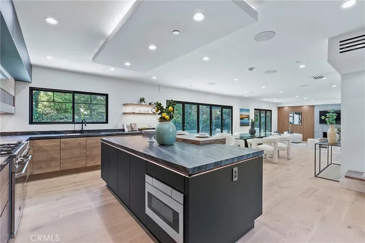 411 26th Street, Santa Monica, California 90402