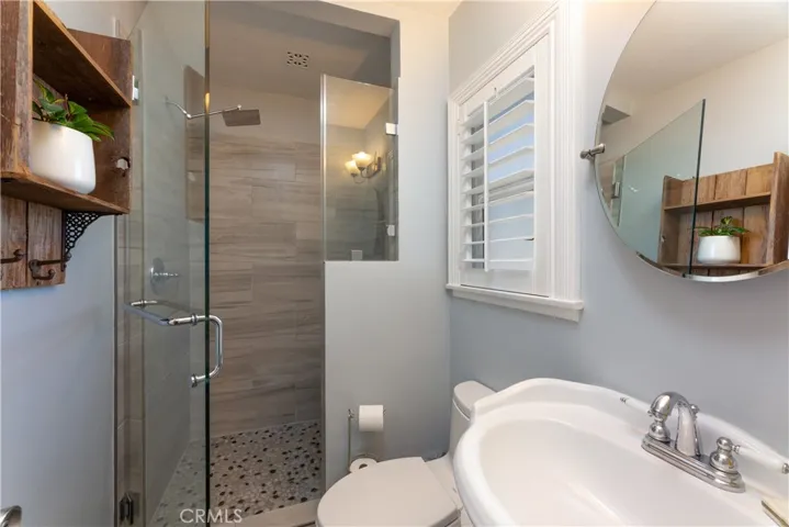 Remodeled 3/4 bath, wonderful finishing touches.