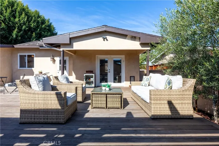 Who wouldn't enjoy their time out on this deck?
