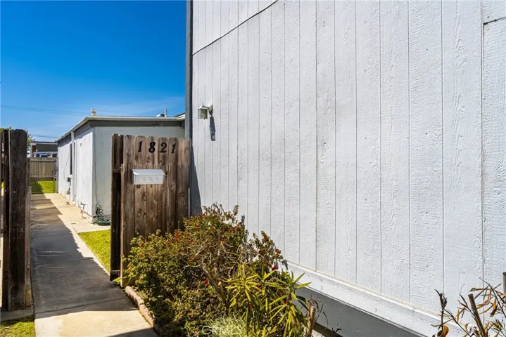 1821 Alsuna Lane, Huntington Beach, California 92648