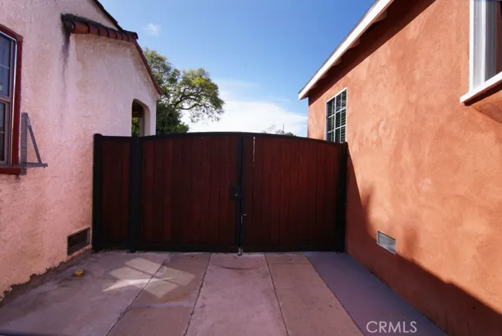 3131 Kansas Avenue, South Gate, California 90280