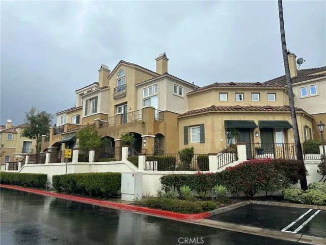 Amazing small comunity only 129 homes with great amenities, very short distance to school, and shopping in 2 shpping centers
and great restaurants.
