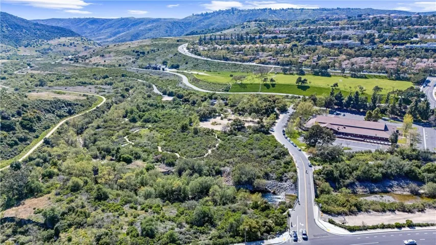 Aliso Woods nature hike and bike trails