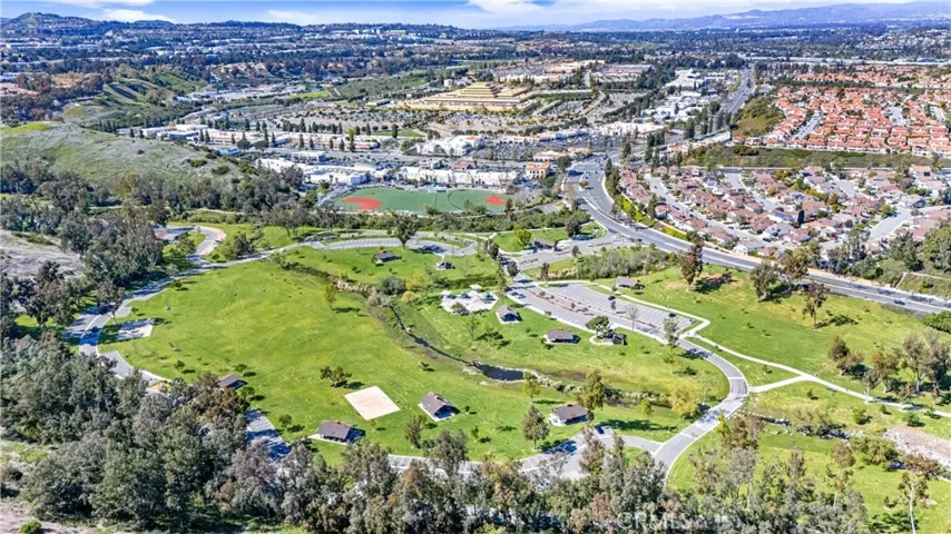 Aliso Woods nature hike and bike trails