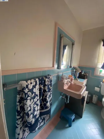 5026 Foothill Blvd, Oakland, California 94601
