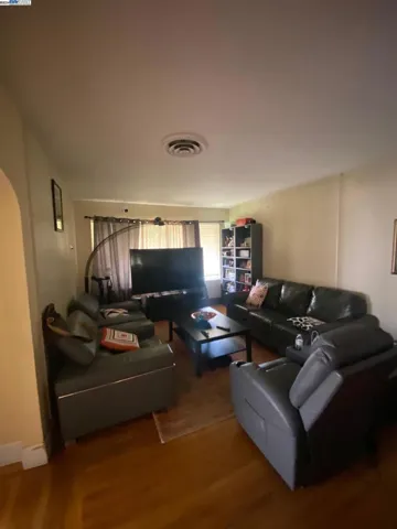 5026 Foothill Blvd, Oakland, California 94601
