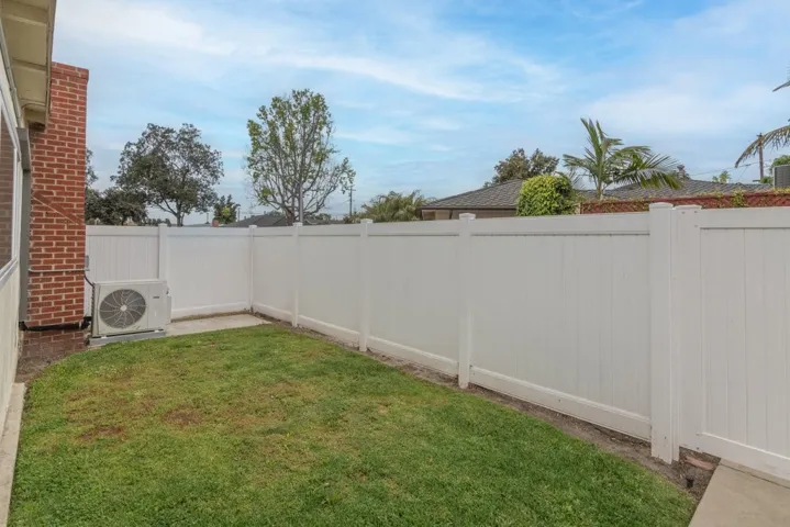 5580 E Ulen Street, Long Beach, California 90815