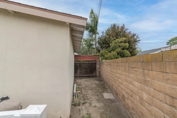 5580 E Ulen Street, Long Beach, California 90815