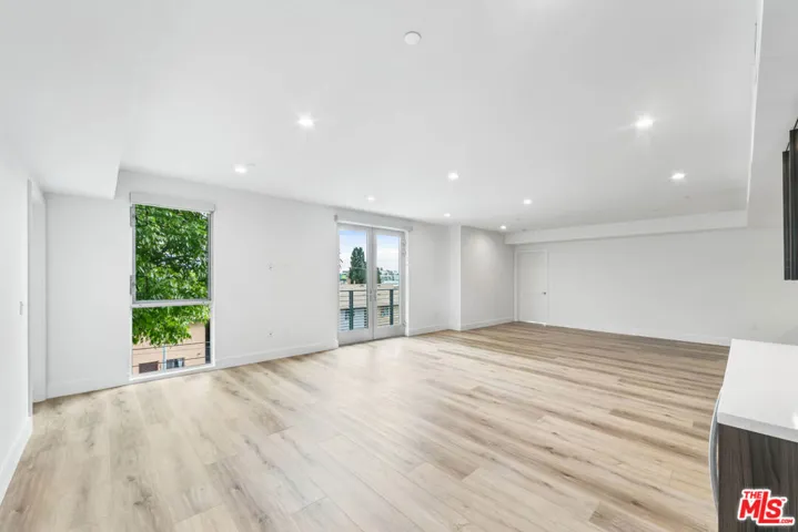 5801 Camerford Avenue Ph1, Los Angeles, California 90038