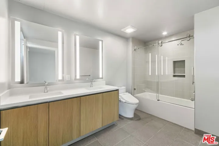 5801 Camerford Avenue Ph1, Los Angeles, California 90038