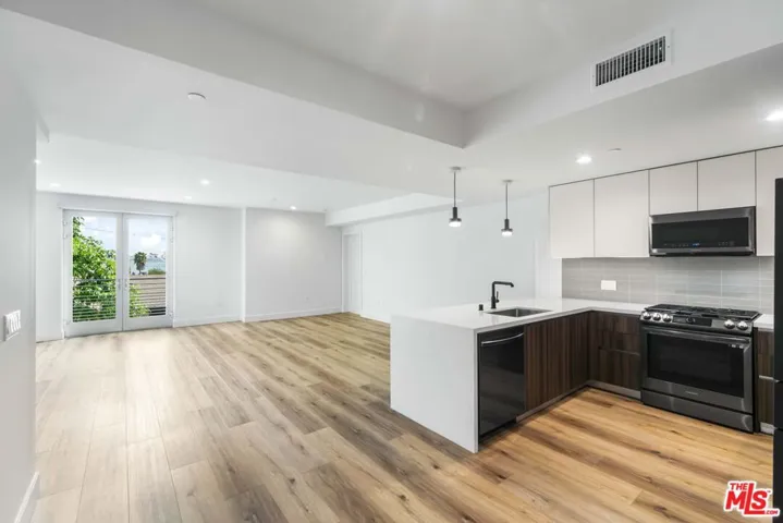 5801 Camerford Avenue Ph1, Los Angeles, California 90038