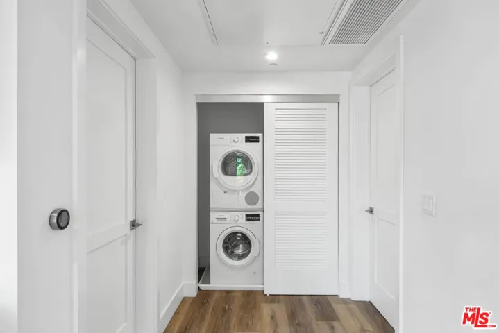 5801 Camerford Avenue Ph1, Los Angeles, California 90038