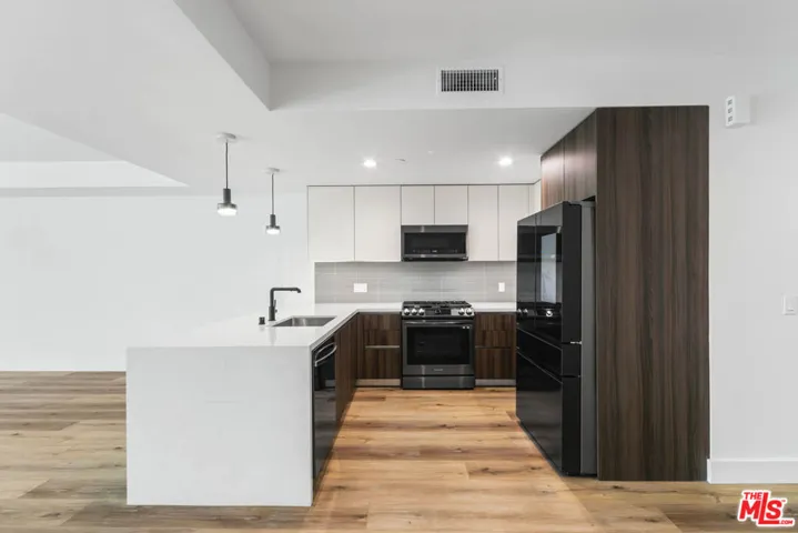 5801 Camerford Avenue Ph1, Los Angeles, California 90038