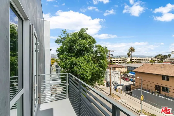 5801 Camerford Avenue Ph1, Los Angeles, California 90038