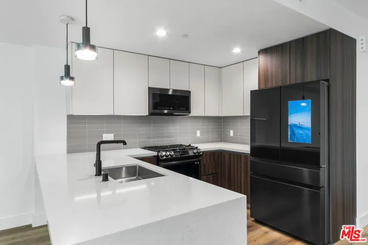 5801 Camerford Avenue Ph1, Los Angeles, California 90038