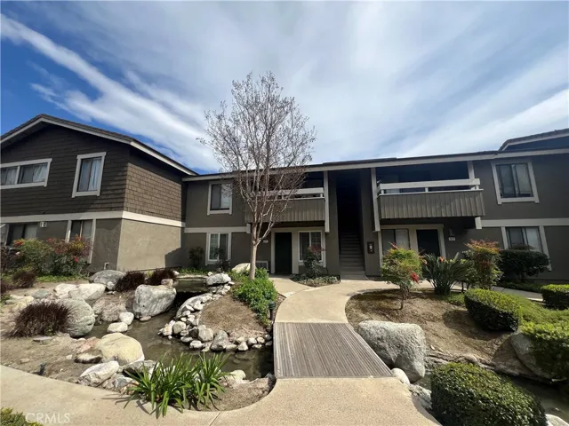 306 Streamwood, Irvine, California 92620