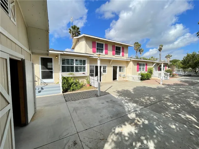 10868 Sunnyslope Drive, Riverside, California 92505