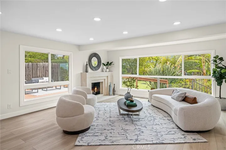 Living room with view of the tropical​​‌​​​​‌​​‌‌​​‌​​​‌‌​​​‌​​‌‌​​‌‌​​‌‌​​​​ backyard