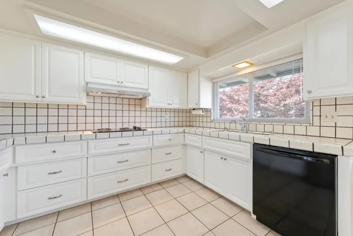 65606562 Crown Boulevard, San Jose, California 95120
