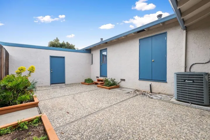 65606562 Crown Boulevard, San Jose, California 95120