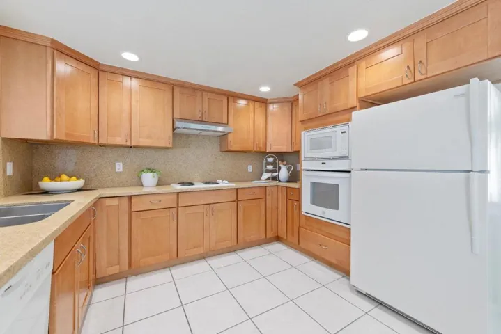 65606562 Crown Boulevard, San Jose, California 95120