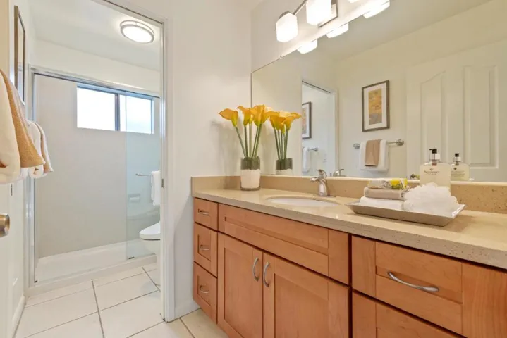 65606562 Crown Boulevard, San Jose, California 95120
