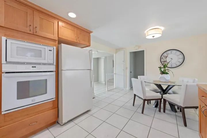 65606562 Crown Boulevard, San Jose, California 95120