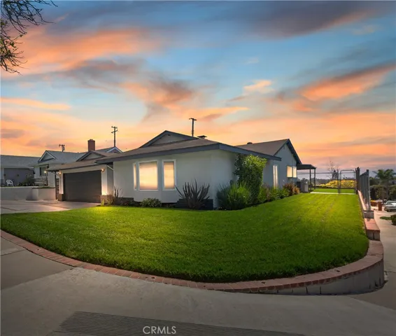 With its commanding presence on the corner lot, this residence exudes curb appeal and provides ample space for privacy and outdoor enjoyment. Imagine waking up to panoramic vistas of the city skyline and retiring each evening to the serene glow of city lights.