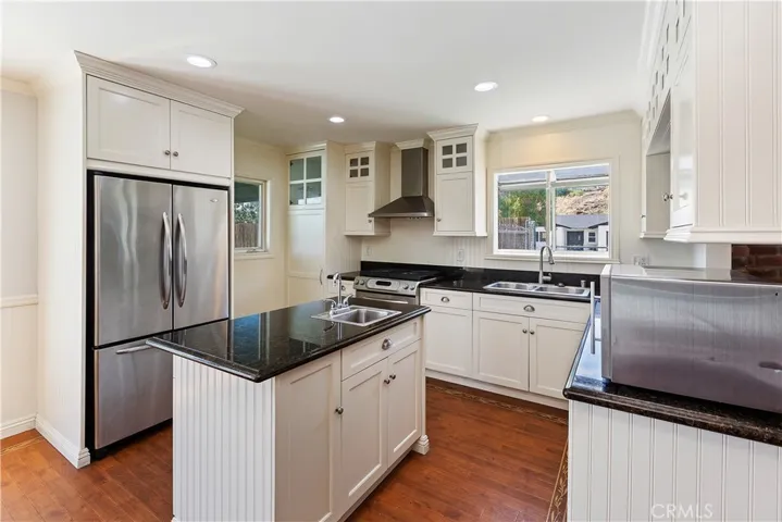 The spacious countertops, adorned with elegant granite, provide ample workspace for meal preparation, while also serving as a stylish backdrop for showcasing your culinary creations. Whether you're whipping up a quick breakfast or preparing a gourmet feast, the ergonomic layout of the kitchen ensures that every task is performed with ease and efficiency.