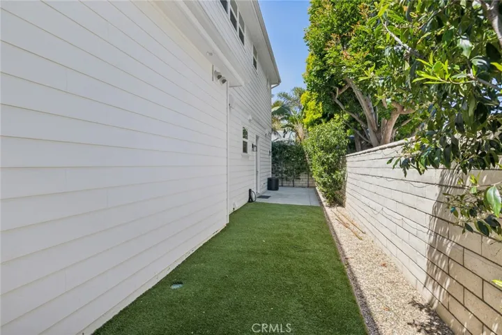 326 E 16th Street, Costa Mesa, California 92627