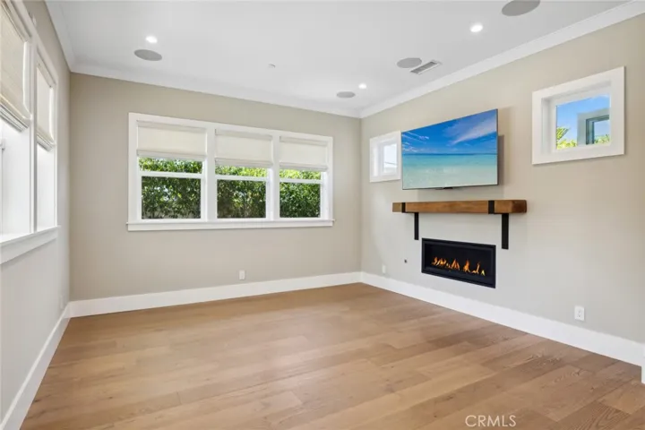 326 E 16th Street, Costa Mesa, California 92627