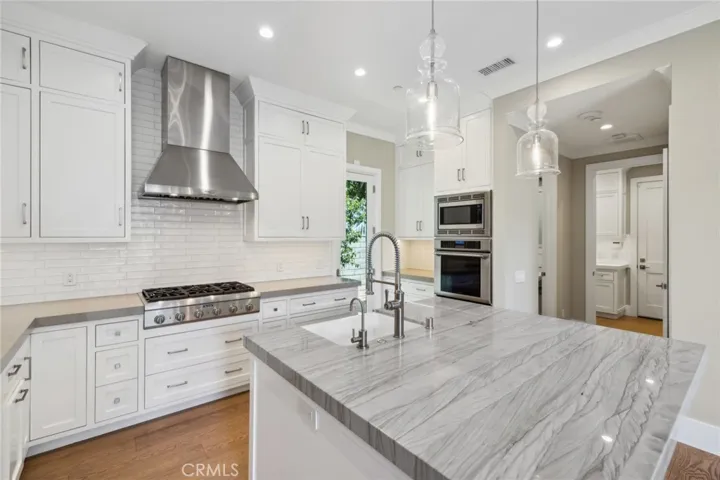 326 E 16th Street, Costa Mesa, California 92627