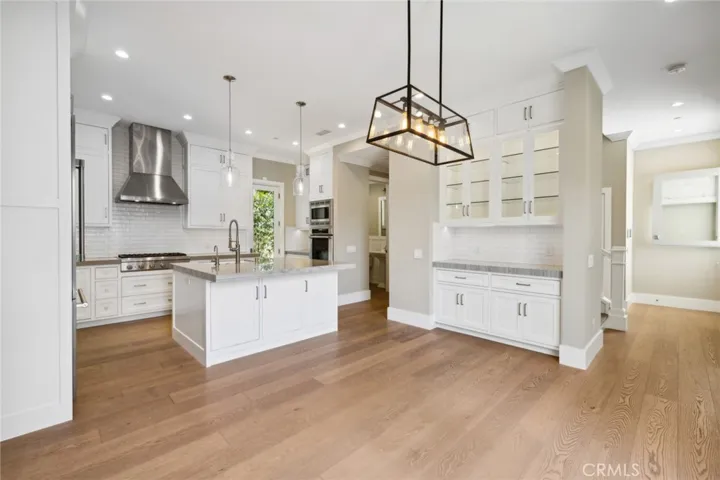 326 E 16th Street, Costa Mesa, California 92627