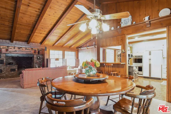Kitchen Eating Area