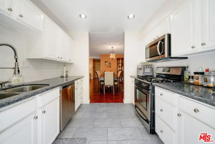 5315 Zelzah Avenue 1, Encino, California 91316