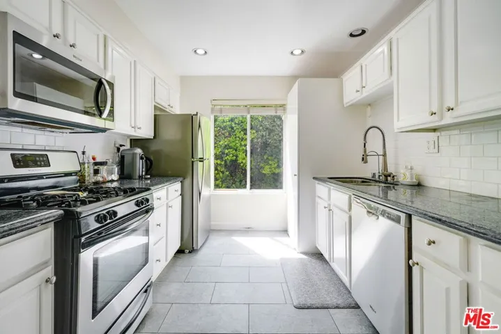 5315 Zelzah Avenue 1, Encino, California 91316