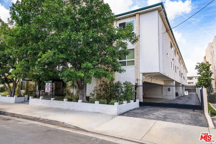 5315 Zelzah Avenue 1, Encino, California 91316