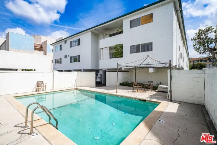 5315 Zelzah Avenue 1, Encino, California 91316