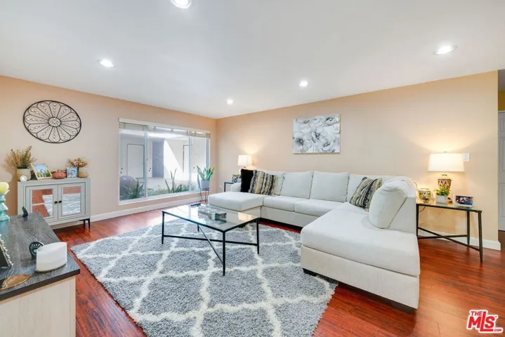 5315 Zelzah Avenue 1, Encino, California 91316