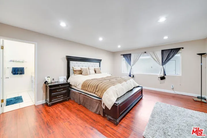 5315 Zelzah Avenue 1, Encino, California 91316