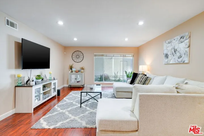 5315 Zelzah Avenue 1, Encino, California 91316