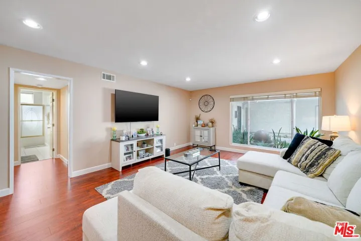 5315 Zelzah Avenue 1, Encino, California 91316