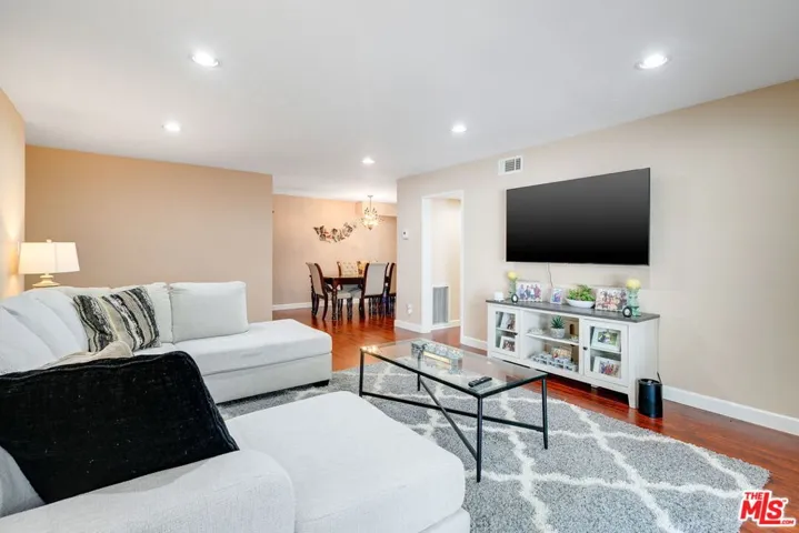 5315 Zelzah Avenue 1, Encino, California 91316