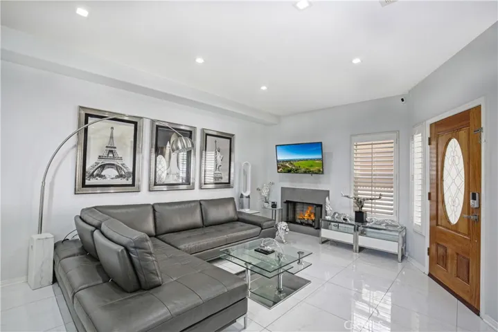 3526 Linden Avenue 6, Long Beach, California 90807