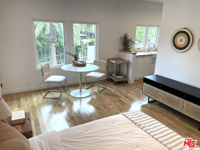 3700 W Sunset Boulevard 14, Los Angeles, California 90026