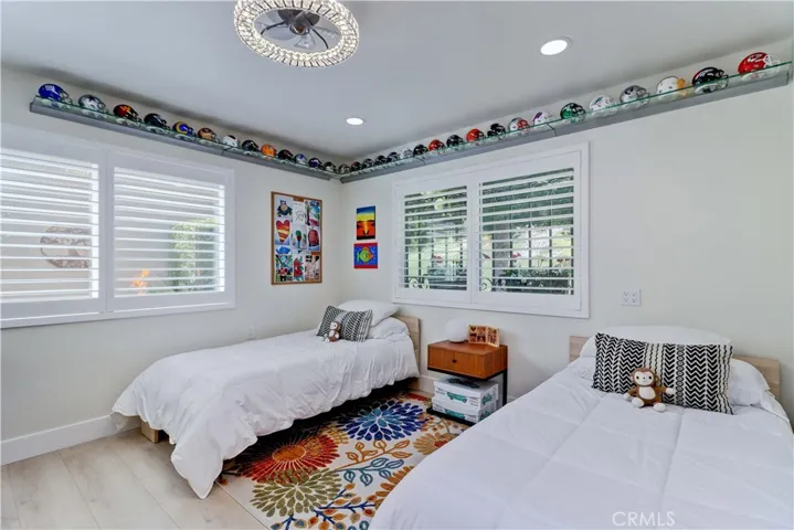 BEDROOM/DEN