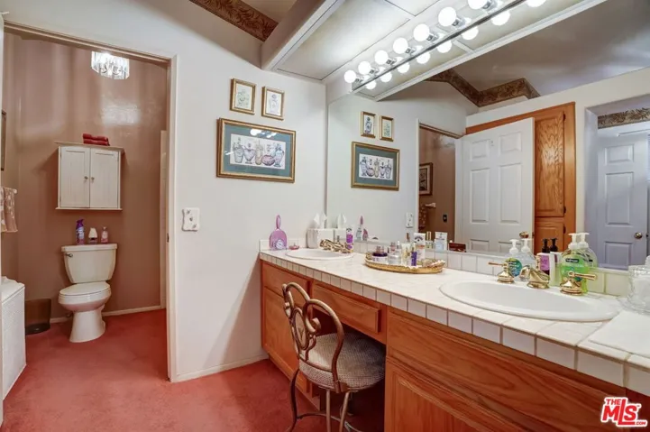 main bed dressing area