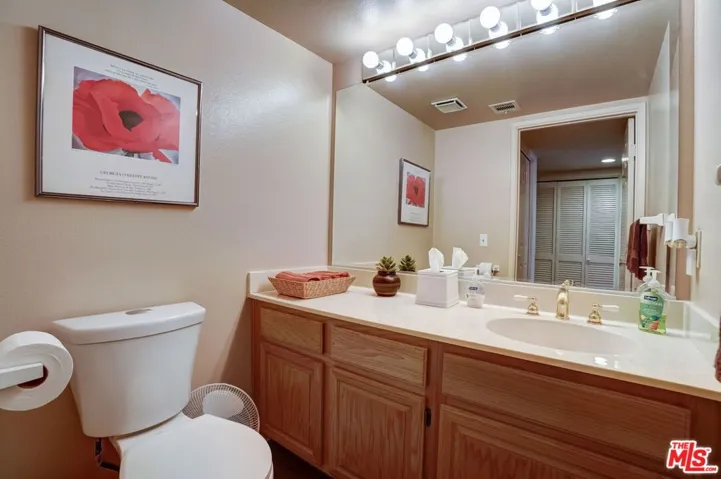 Powder bath downstairs