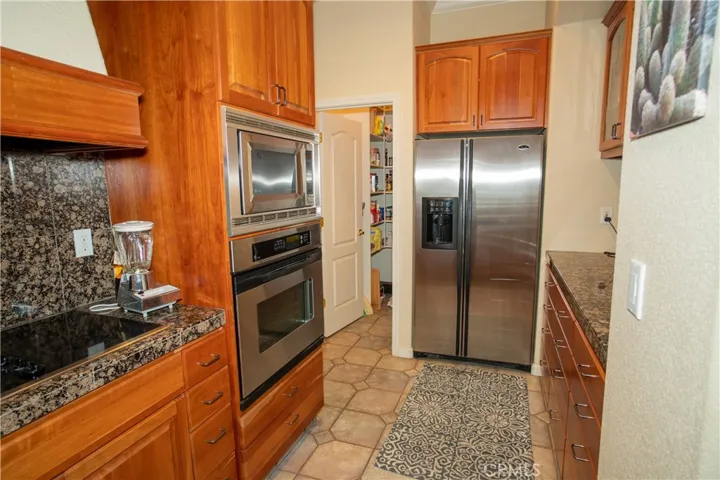 185 Little Johns Creek Drive, Oakdale, California 95361