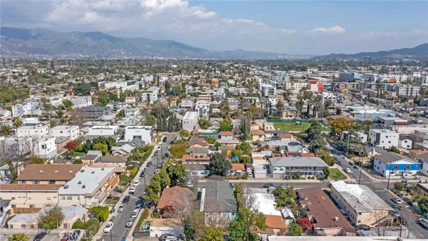 5653 Bakman Avenue, North Hollywood, California 91601
